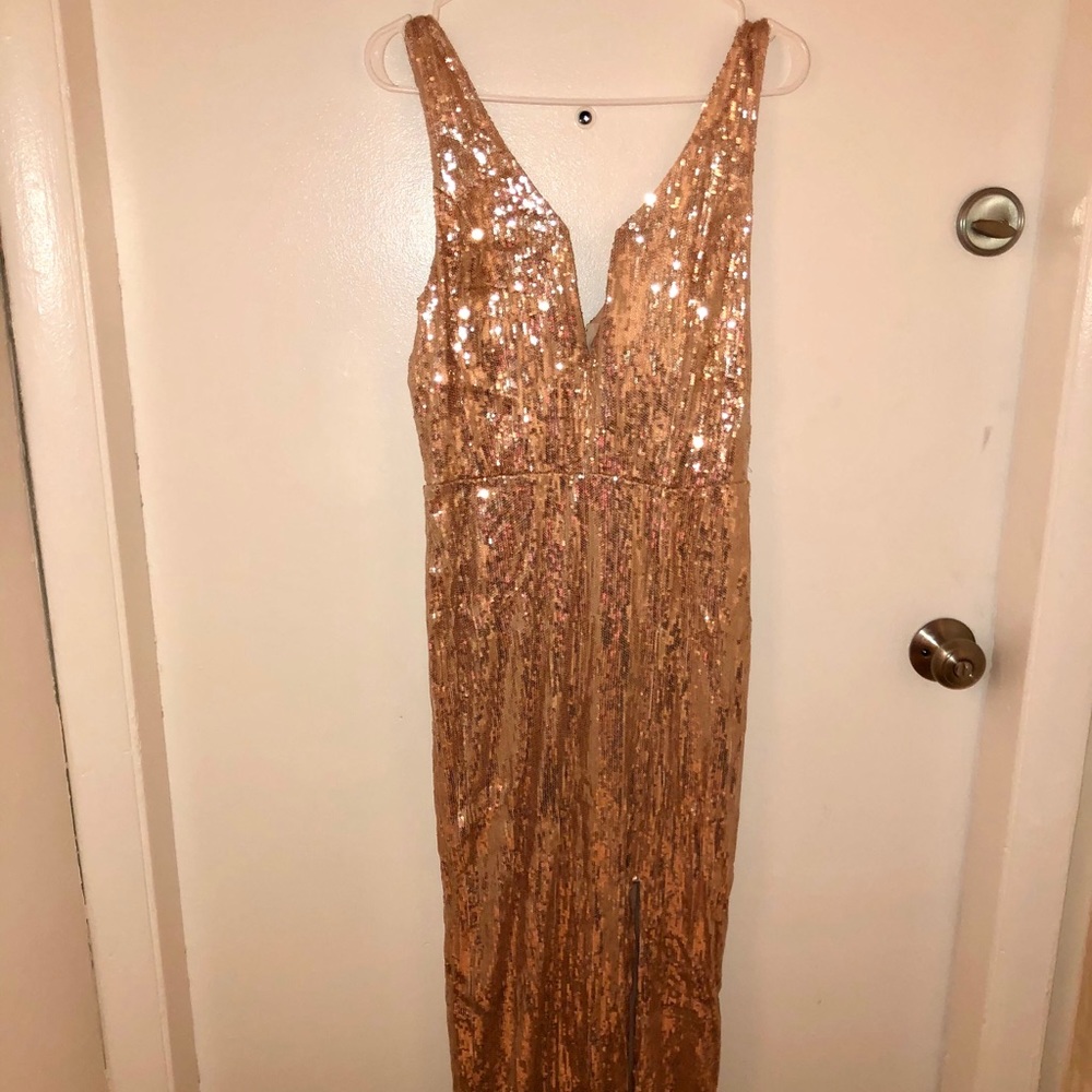 SALE ✨💕✨ Gold Sparkling dress 💛🎉